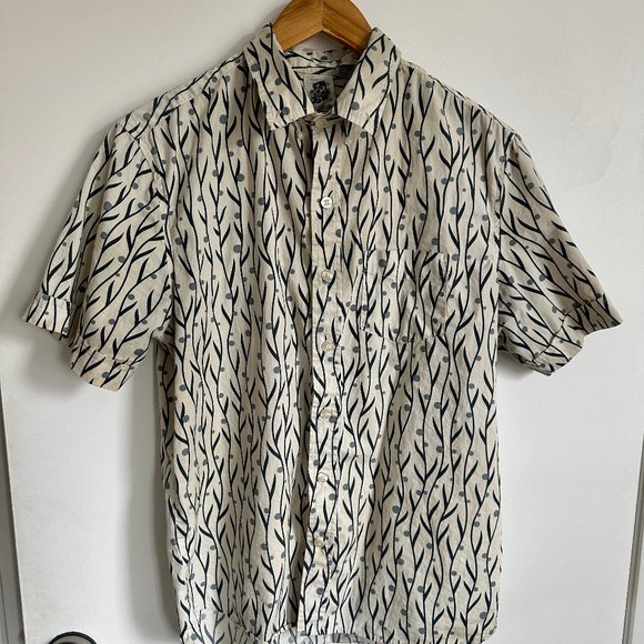Kennington - Short Sleeve Button-Down Shirt - Large - Picture 6 of 10